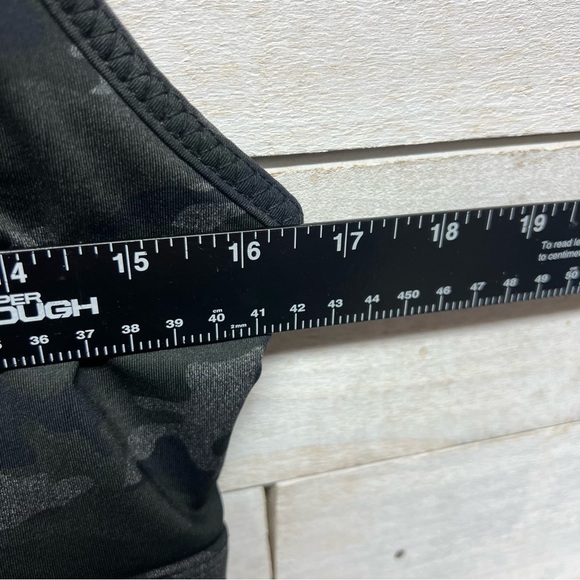 Fabletics‎ Sports Bra XL Green Camo High Impact Pocket Padding Razorback UPF 50 - Picture 7 of 9